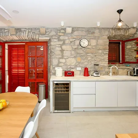 度假居 Prusina By Interhome